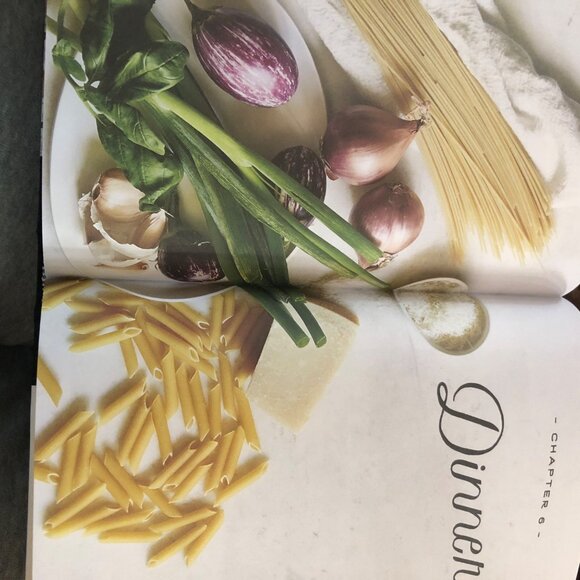 Magnolia Table Recipes for Gathering JoAnna Gaines Cookbook Hearth Hand Exclusiv - Picture 3 of 5